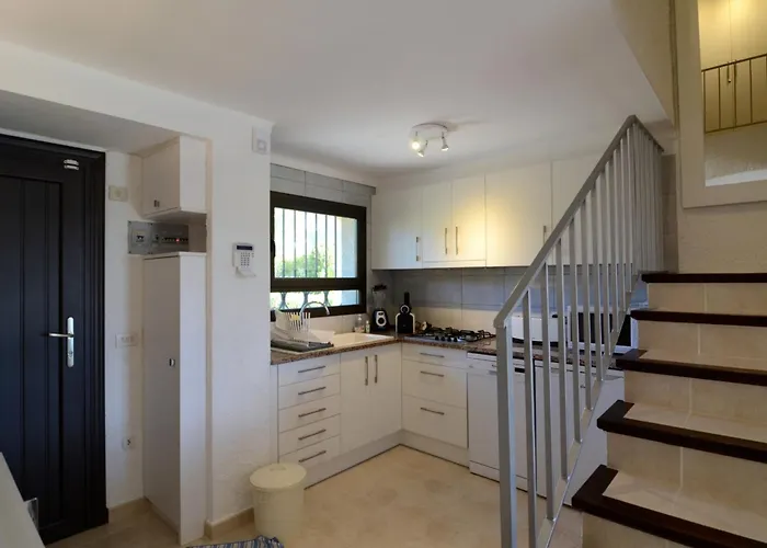 Atenes 12 * ל'אסטרטיט